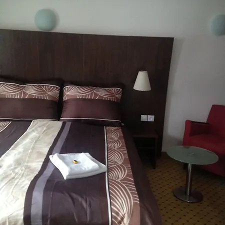 U Cerneho Orla 3* Kostelec nad Černými Lesy