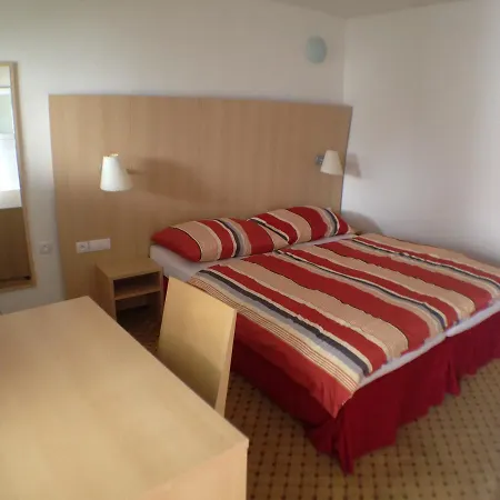 U Cerneho Orla فندق Kostelec nad Černými Lesy