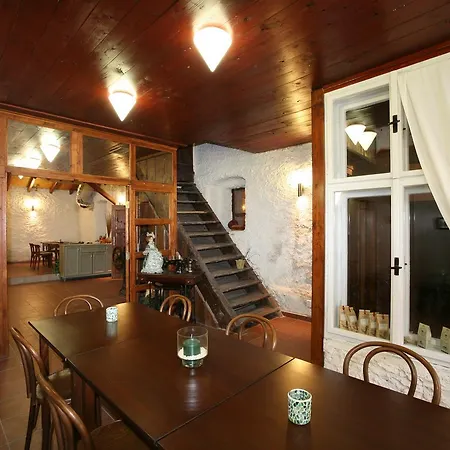 Hotel U Cerneho Orla 3*