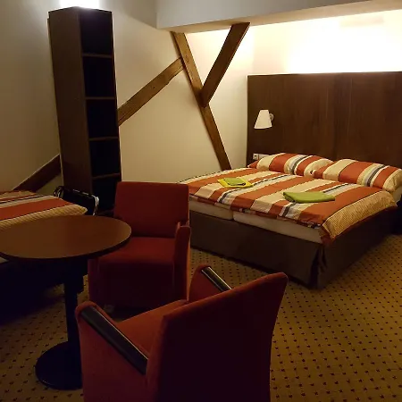 Hotel U Cerneho Orla Kostelec nad Cernymi Lesy