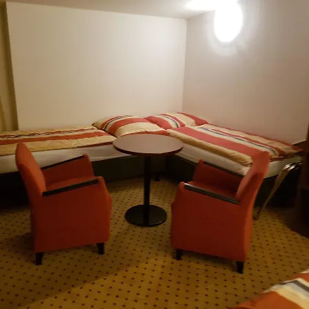 U Cerneho Orla 3* Kostelec nad Cernymi Lesy